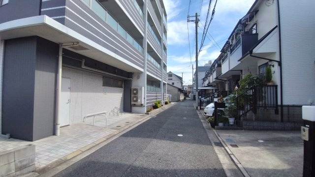 尼崎市長洲中通　中古戸建の前面道路含む現地写真