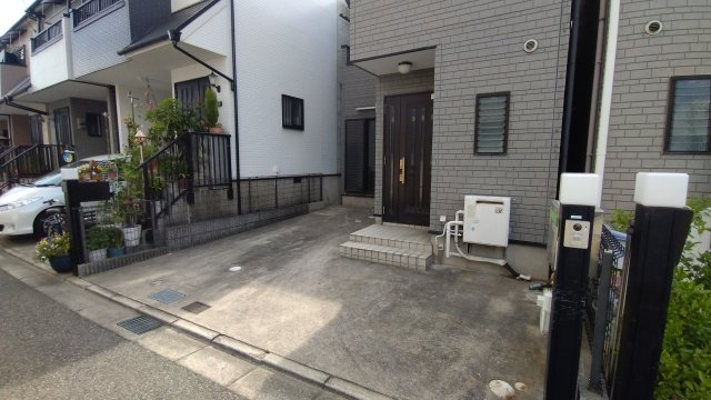 尼崎市長洲中通　中古戸建の駐車場
