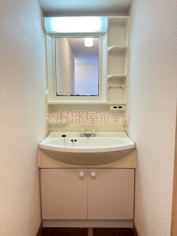 ソレアードの洗面所|朝の支度にも助かる、独立の洗髪洗面化粧台