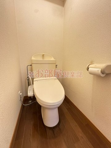 ソレアードのトイレ|落ち着いた色調のトイレです