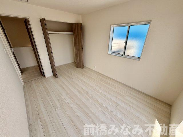【新築】高崎市吉井町長根３期　限定１棟　ブルーミングガーデン　新築建売の洋室|広々とした洋室です