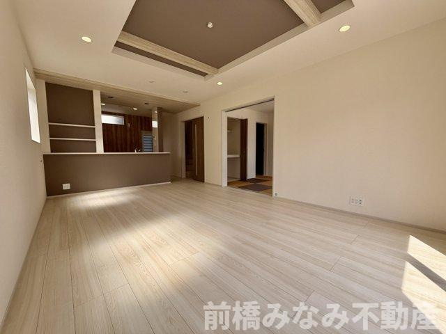 【新築】高崎市吉井町長根３期　限定１棟　ブルーミングガーデン　新築建売の居間・リビング|おしゃれなリビングです