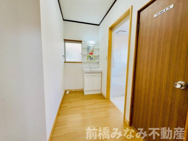 【中古】前橋市龍蔵寺町　３LDKの独立洗面台|独立洗面台、小物を置くことができて便利です