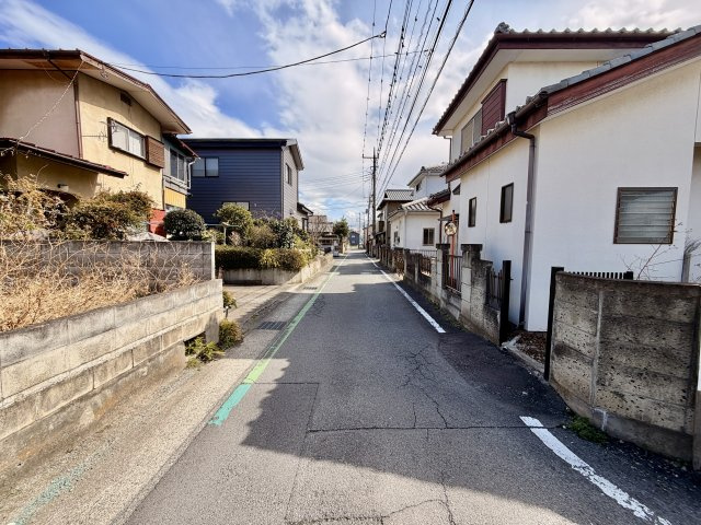 【建築条件無し土地】前橋市龍蔵寺町　角地約61坪、解体更地渡し、確定測量後渡しの前面道路含む現地写真|前面道路含む現地写真です
