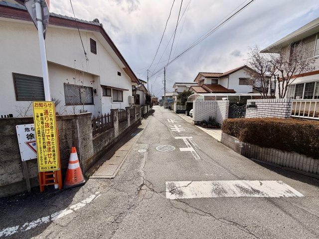 【建築条件無し土地】前橋市龍蔵寺町　角地約61坪、解体更地渡し、確定測量後渡しの前面道路含む現地写真|前面道路含む現地写真です