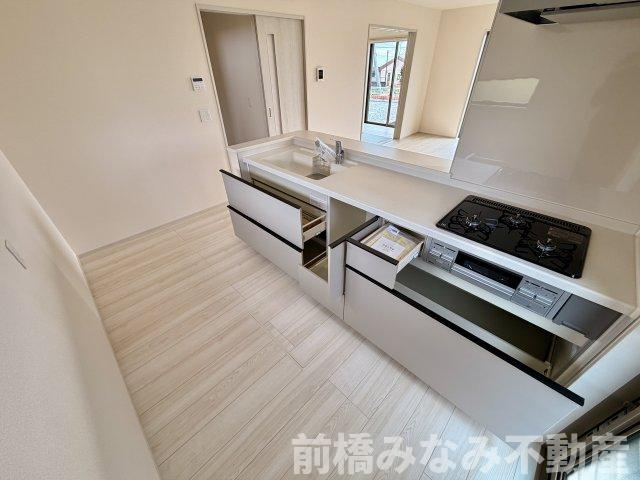 【新築】前橋市鼻毛石町第６　限定１棟　リーブルガーデン　新築建売の居間・リビング|おしゃれな居間です