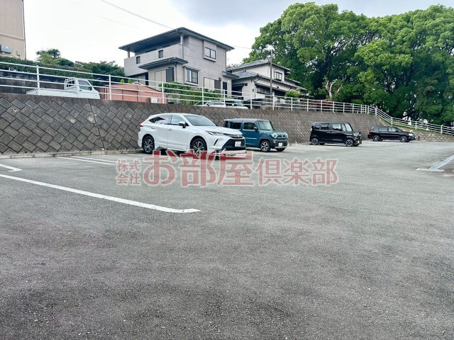 ジェネシスの駐車場