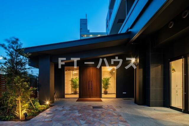 ＦＬＡＧ　ＴＨＥ　ＧＡＲＤＥＮのエントランス