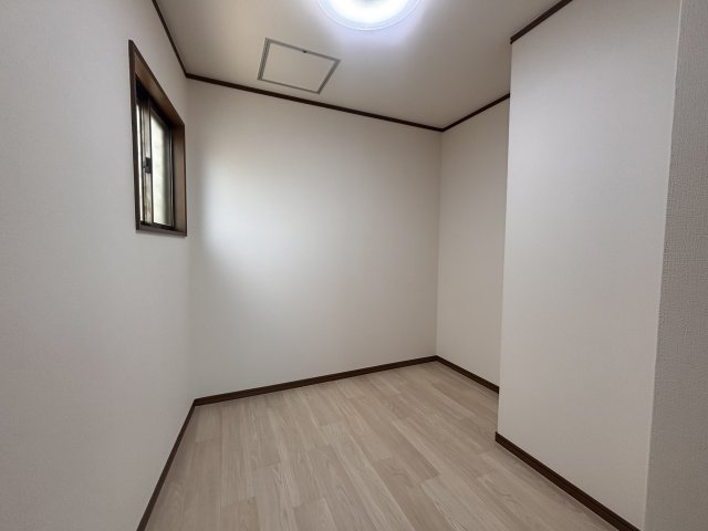 【洋室】 | 吉井町三丁目貸家