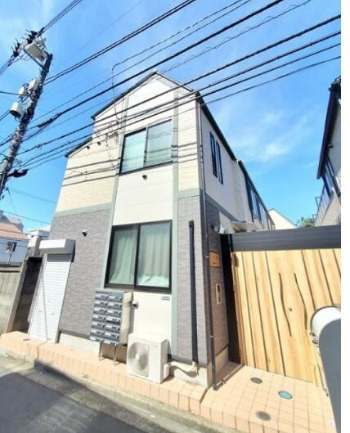 新宿区高田馬場４丁目のアパートのエントランス