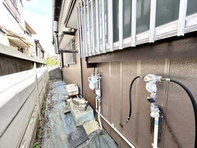 【設備】 | 土地面積198㎡平屋中古戸建 | 敷地内に散水栓や立水栓があると便利です。水道水を直接利用できるため、水を運ぶ手間を省くことが出来ます。大量の水を必要とする洗車作業や清掃などに役立ちます。その他設備とあわせて、現地でご確認ください。