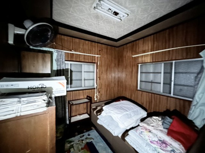 【子供部屋】 | 土地面積198㎡平屋中古戸建 | 子供が何人でも年齢によっては、受験時にしっかり壁のある個室があった方が良い場合もあります。難しい問題ですが、兄弟の人数や、性別や年齢差によって状況が異なりますので、数年後のこともしっかり考えましょう。