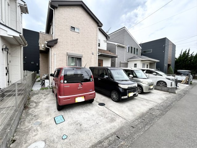 【駐車場】 | 駐車場と明記されていても、最小スペースでつくられた駐車場だと大型車は駐車できなかったり、出入りしにくくなったりする可能性があります。お車のサイズと購入したい物件の駐車場のサイズを現地で確認しましょう。