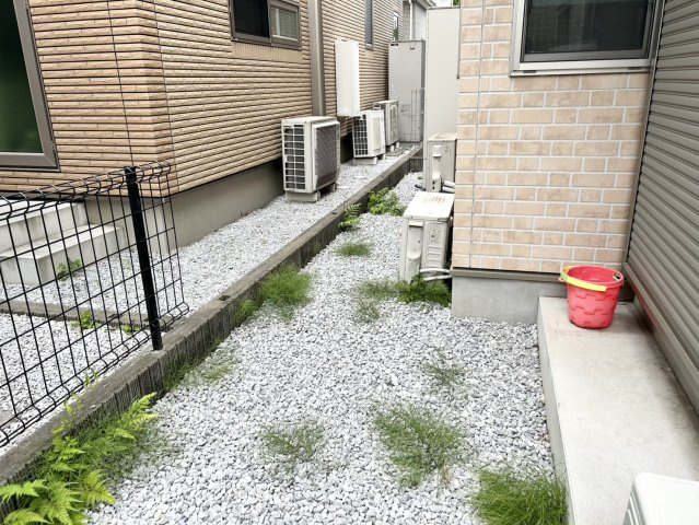 【庭】 | 庭があることでガーデニングや家庭菜園はもちろん、こどもの遊び場やペットを放して遊ぶことができます。また、家の周囲に余裕があるということです。隣地との間があれば、十分な日当たりと、風通しが確保できます。