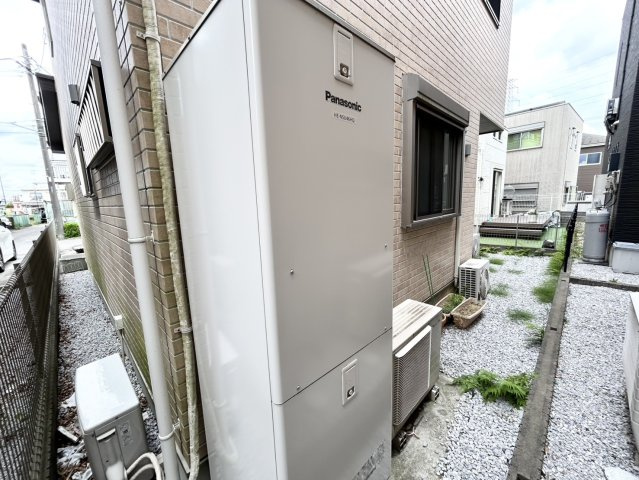 【発電・温水設備】 | 省エネ給湯器とは従来型の給湯器より熱効率が高く、少ない燃料でたくさんのお湯を沸かすことが出来る高効率な給湯器のことを指します。また、省エネ給湯器には種類があり、利便性や効果なども様々です。