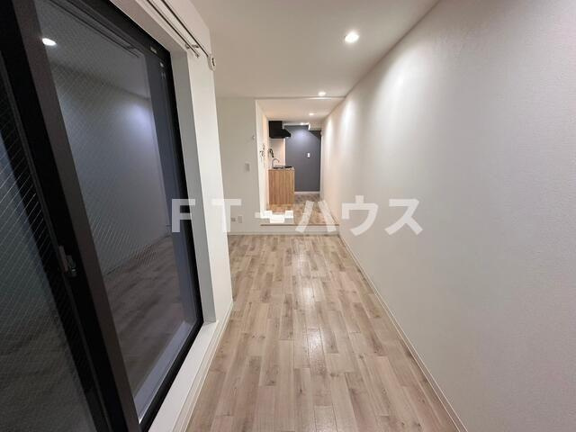 プレミアコート原木中山の玄関