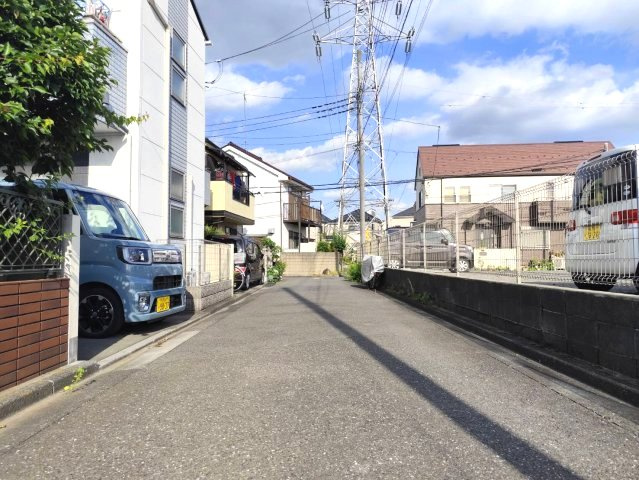 所沢市若狭3丁中古戸建の前面道路含む現地写真
