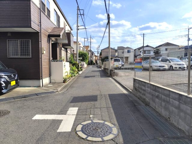 所沢市若狭3丁中古戸建の前面道路含む現地写真