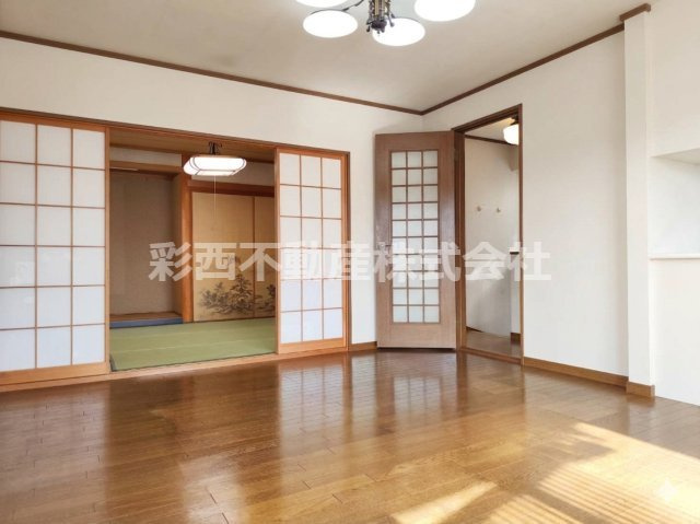 所沢市若狭3丁中古戸建の居間・リビング