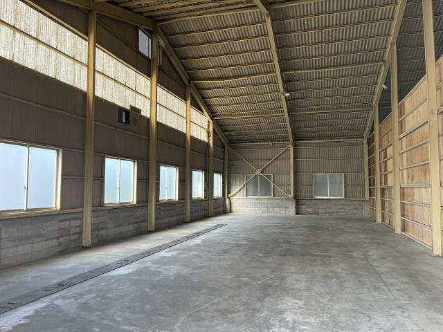 甲賀市甲南町新治の倉庫の内装