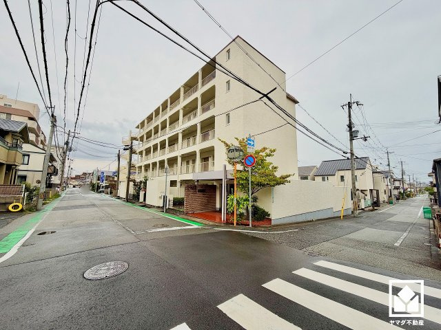 宮前マンションの周辺|遊具広場や体育館、陸上競技場等を備えた「西宮中央運動公園」まで徒歩6分（約450m）。現在は再整備事業が進められており、公園全体の供用開始は2032年3月頃を予定。今後のリニューアルに期待が高まります