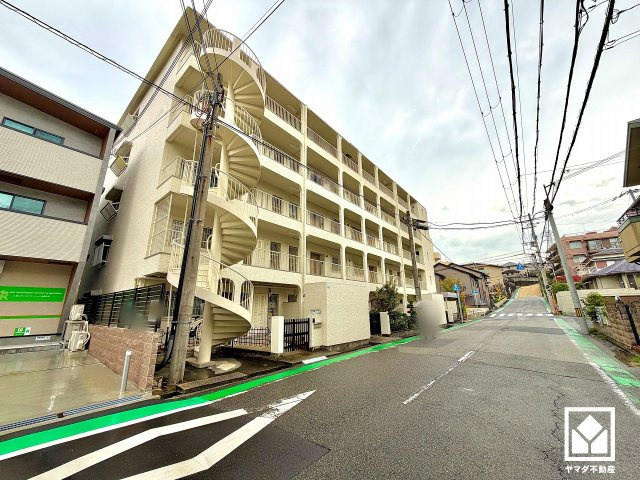 宮前マンションのその他|「セブンイレブン西宮柳本町店」まで徒歩5分、「関西スーパー広田店」まで徒歩6分、「ロイヤルホームセンター西宮」まで徒歩7分など、お買い物施設が徒歩圏内に複数あり便利な住環境です。