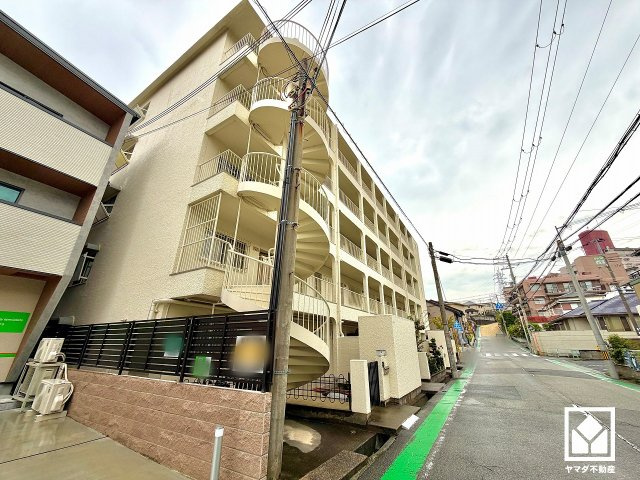 宮前マンションの外観|室内洗濯機置場がございますので、天候に左右されず洗濯していただけます。