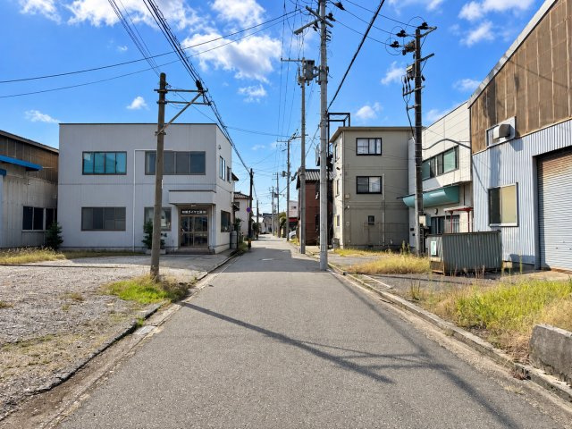 中央区東入船町　土地の前面道路含む現地写真