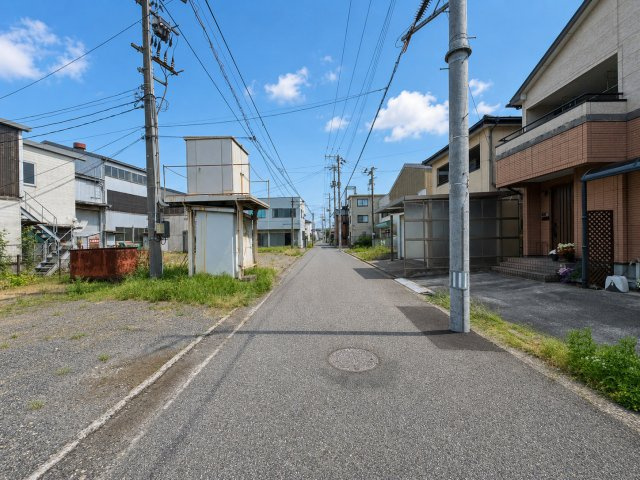 中央区東入船町　土地の前面道路含む現地写真