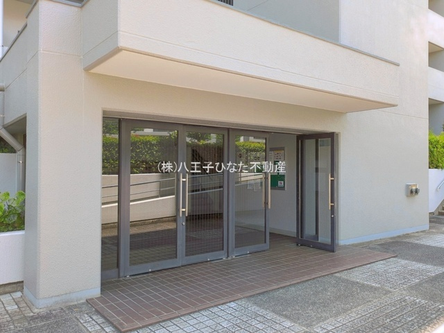 『八王子市マンション』グリーンコープ南大沢【仲介手数料無料】　八王子市南大沢3-2のエントランス|～仲介手数料無料☆八王子ひなた不動産～グリーンコープ南大沢