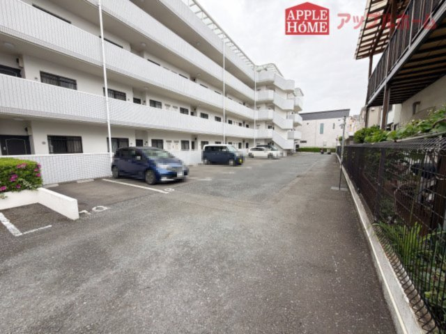 [中古マンション] 熊谷市美土里町ライオンズマンションの駐車場