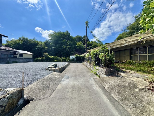 笠間市箱田大郷戸中古戸建の前面道路含む現地写真