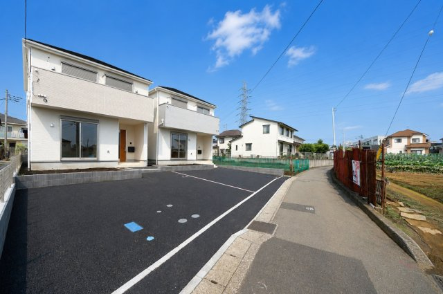 【横浜市瀬谷区阿久和西4丁目2-10全4棟新築戸建て】★仲介手数料無料★（原小学校・原中学校）の前面道路含む現地写真