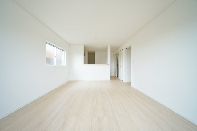 【横浜市瀬谷区阿久和西4丁目2-10全4棟新築戸建て】★仲介手数料無料★（原小学校・原中学校）の居間・リビング