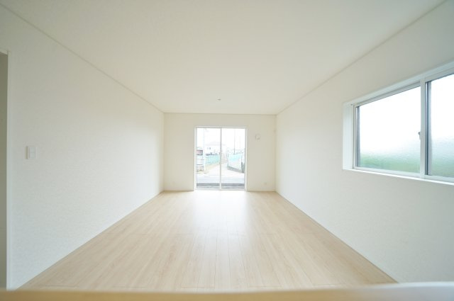 【横浜市瀬谷区阿久和西4丁目2-10全4棟新築戸建て】★仲介手数料無料★（原小学校・原中学校）の居間・リビング