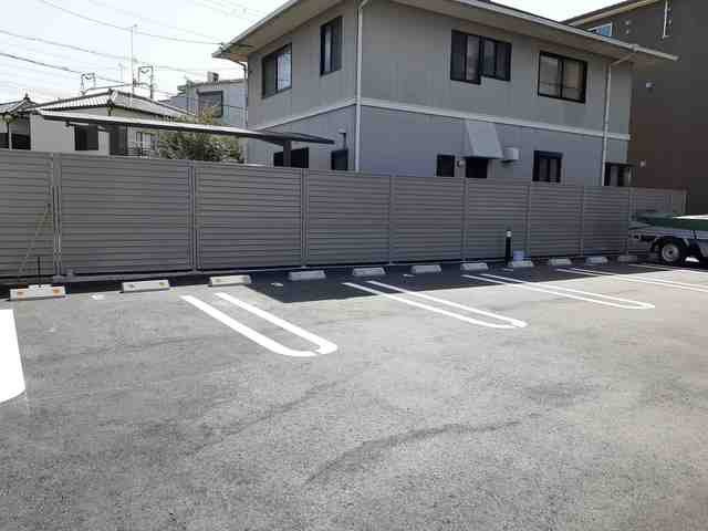 ディオグラン桂川　サウスの駐車場
