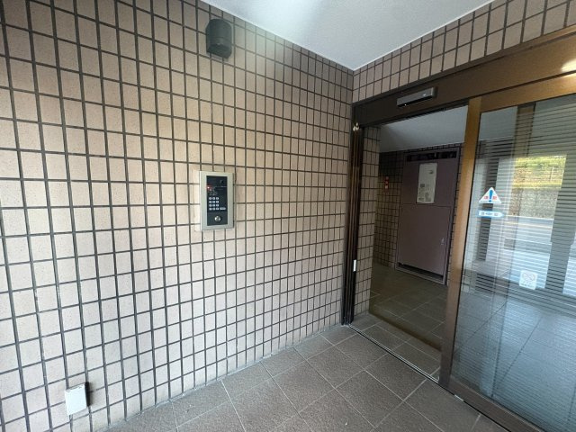 川崎市多摩区宿河原１丁目の賃貸マンションのエントランス