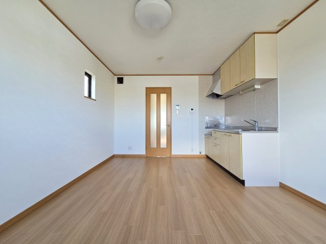 川崎市多摩区西生田５丁目のアパートの居間・リビング