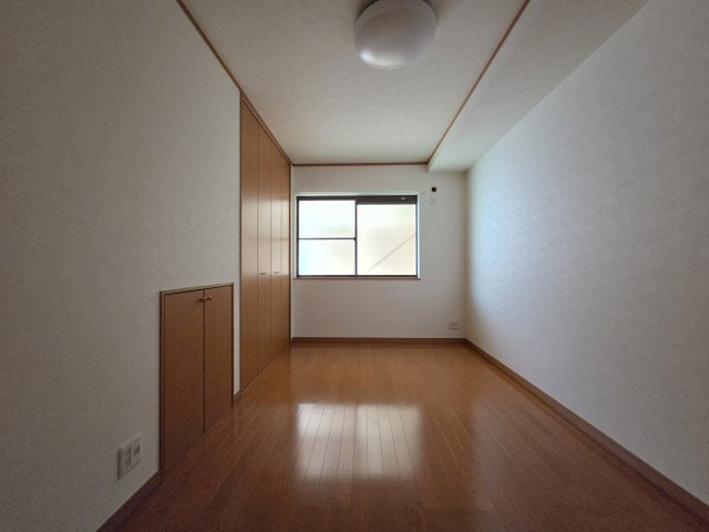 川崎市多摩区西生田５丁目のアパートの寝室