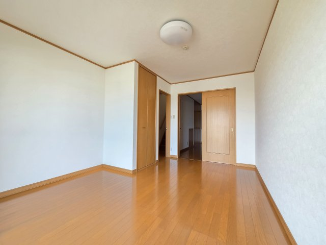 川崎市多摩区西生田５丁目のアパートの寝室