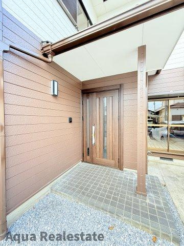 高松市由良町　リノベ住宅の玄関|落ち着いた玄関です