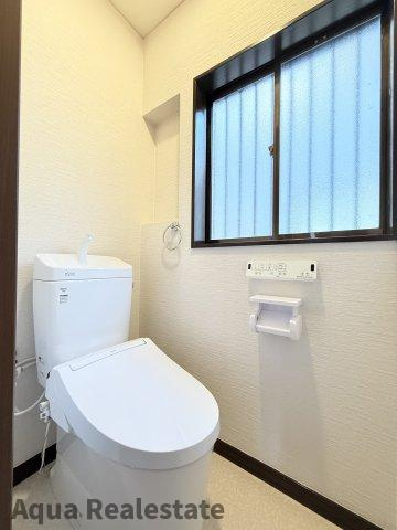高松市由良町　リノベ住宅のトイレ|落ち着いた色調のトイレです