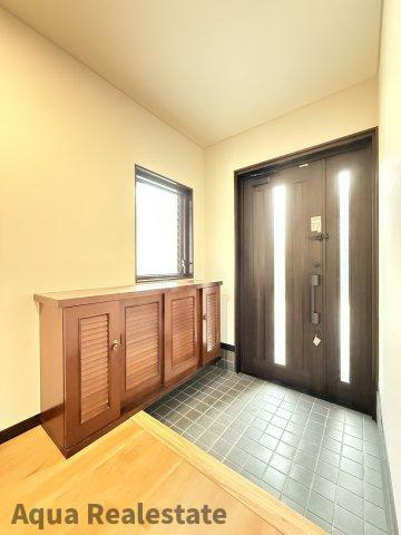 高松市由良町　リノベ住宅の玄関|玄関です