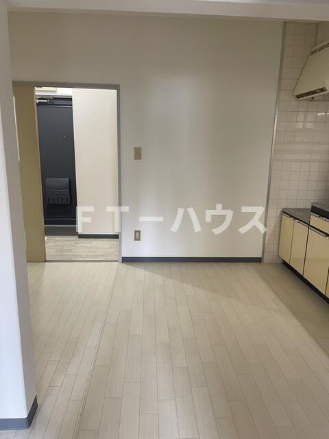 メゾン明星の居間・リビング
