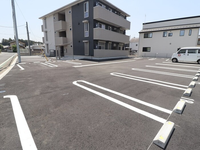 ラヴィエベルの駐車場|駐車場があるので、車を買う予定の方も安心です