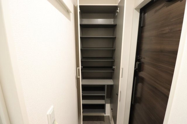ラヴィエベルの玄関|シューズクロークです