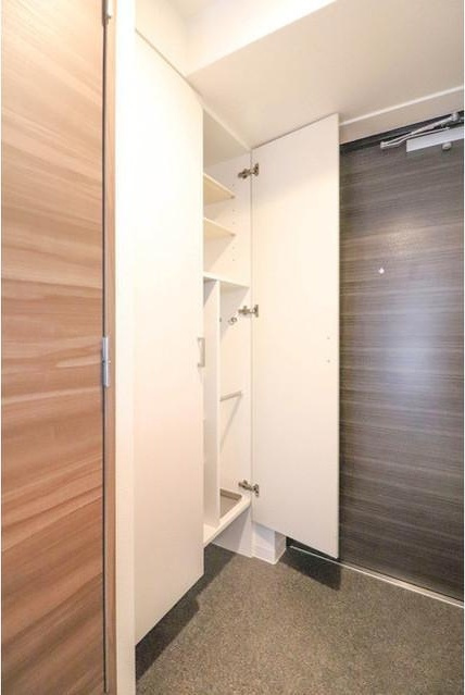 大阪市西区立売堀３丁目の賃貸マンションの玄関