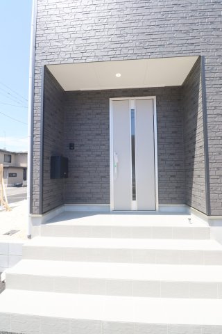 郡山市久留米3丁目　　　　１号棟　　　柴宮小学校、郡山第３中学区の玄関