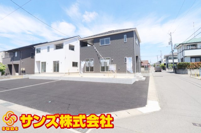 郡山市久留米3丁目　　　　１号棟　　　柴宮小学校、郡山第３中学区の外観|南東側から見た駐車場を含む外観♪