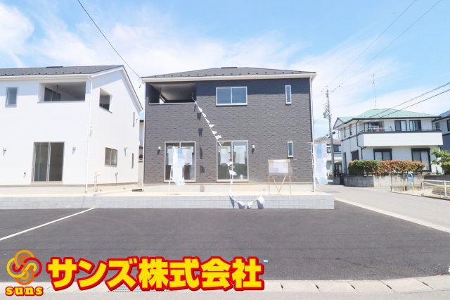 郡山市久留米3丁目　　　　１号棟　　　柴宮小学校、郡山第３中学区の外観|南側から見た駐車場を含む外観♪